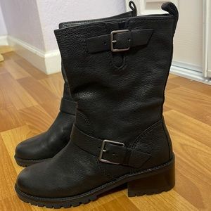 Cole haan boot good look with jean even dress comfy and fashion.